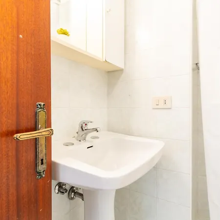 Apollo Apartment *